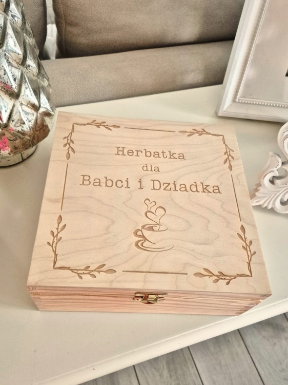 Skrzynka drewniana  Dzień Babci / Dzień Dziadka.jpg