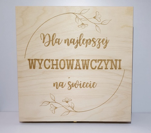 Skrzynka drewniana z zawartością prezent Dla wychowawcy.jpg