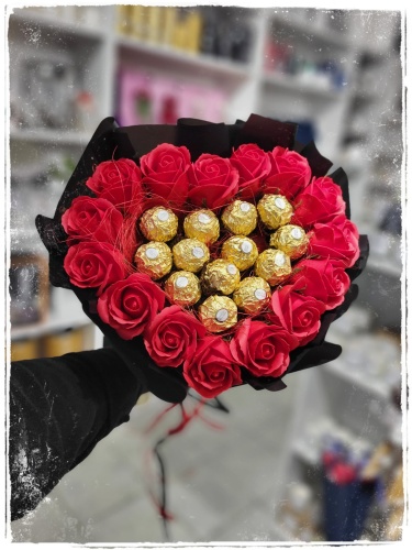 Bukiet Ferrero CZERWONY M 2.jpg