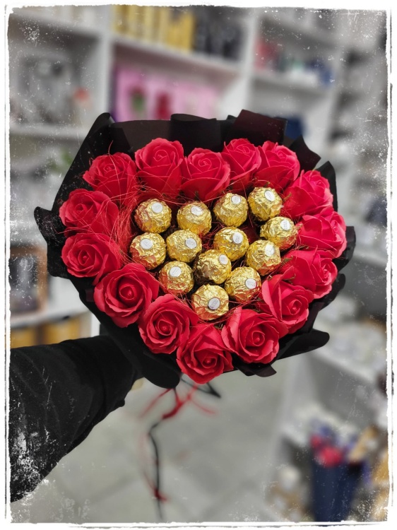 Bukiet Ferrero CZERWONY M 2.jpg