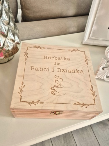 skrzynka drewniana grawer Dzień Babci/ Dzień Dziadka.jpg