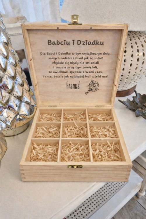 skrzynka drewniana grawer Dzień Babci/ Dzień Dziadka 3.jpg